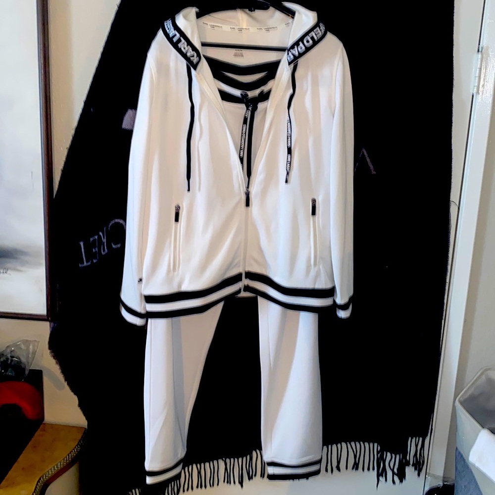 KARL LAGERFELD PARIS SPORT SET TOP SIZE M BOTTOM SIZE L BRAND NEW WITH TAGS $140